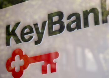 Beat Treasury yields with dividend-paying financial institution shares, Janney says