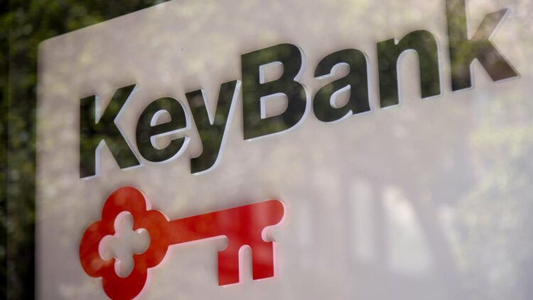 Beat Treasury yields with dividend-paying financial institution shares, Janney says