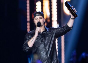 Josh Ross wins large whereas ok.d. lang rocks at CCMAs in Edmonton