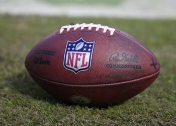 1 NFL QB Surprisingly Pops Up On Harm Report