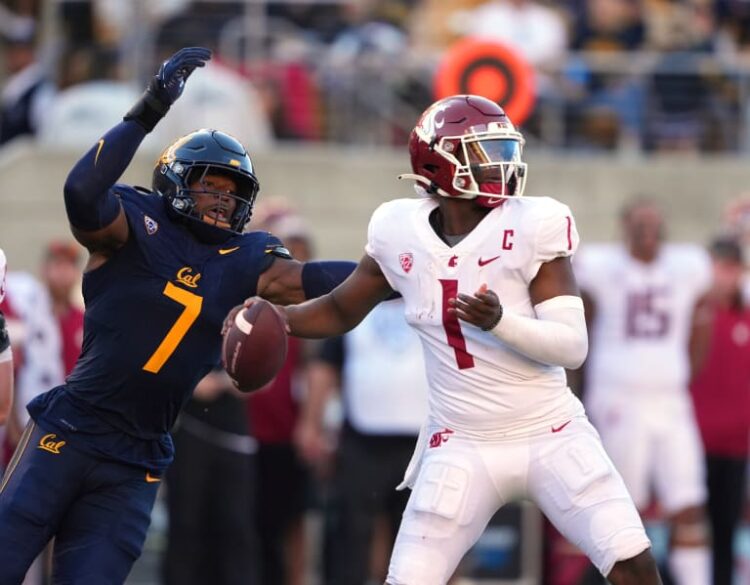 Senior Residents: Seventh-year gamers in school soccer