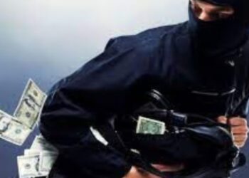 Bizzare UP theft! Man enters financial institution with suicide word, loots Rs 40 lakhs, flees