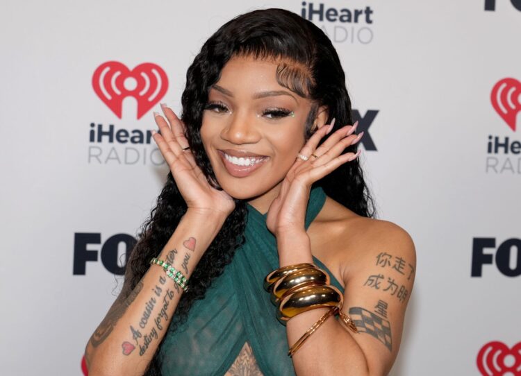 GloRilla Exhibits Off Child Bump In New Pictures With Da’Vinchi