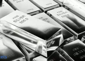 Silver costs crash but once more, slip again to Rs 90,000-mark