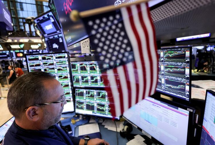 Shares hover close to new data, oil ebbs