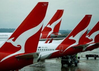 Qantas delays flights to keep away from SpaceX rocket elements