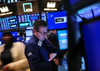 Nasdaq erases positive factors, S&P 500, Dow lengthen declines as Trump boosts Canadian metal, aluminum tariffs