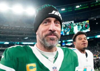 Adam Schefter appears fed up with the Aaron Rodgers state of affairs