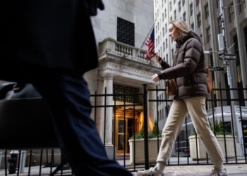 Wall Road shares drop as traders fret over US financial slowdown