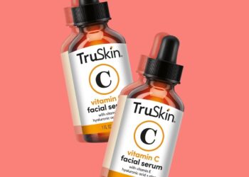 This $19 Vitamin C Serum Has 98,000+ 5-Star Opinions—and It’s on Sale