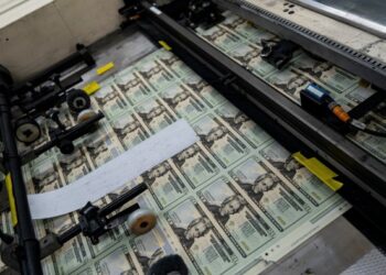 US shares and greenback sink as Trump renews assaults on Fed chair Powell