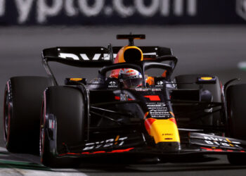 Piastri schooled by Verstappen as world title assault hits a pace bump in Italy
