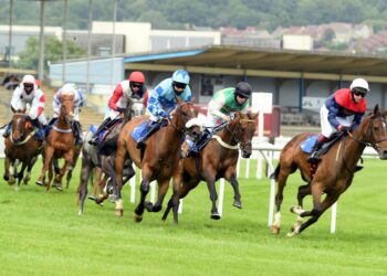 At the moment on Sky Sports activities Racing: American Land and Get The Worth chase hat-tricks | Racing Information