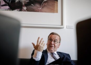 German defence minister calls on arms makers to ship