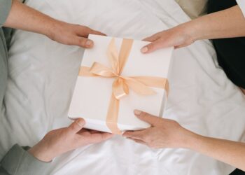 7 Present-Giving Habits That Reveal Who Actually Holds the Energy in a Relationship