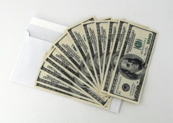 These 6 Finances Hacks Backfire on Seniors Each Time