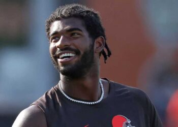 Former NFL exec offers Sanders recommendation forward of first professional begin