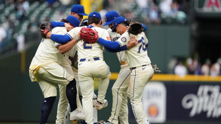 MLB Roundup: Mariners overtake Astros in AL West