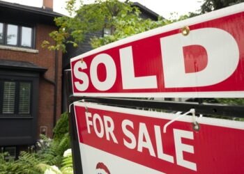 Fastened or variable fee mortgage? There's a 3rd choice, however you'll at all times be 'half flawed'