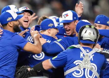 Surging Blue Jays flip narrative with win over Yankees
