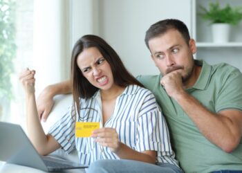 7 Credit score Habits That Break DINK Retirement Goals