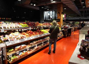 What meals are Canadians paying probably the most for as grocery costs rise?