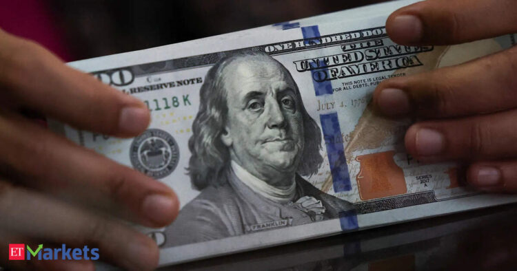 Greenback staggers to 3rd straight weekly drop as buyers ponder Fed outlook