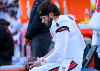 NFL Week 17 Takeaways: Blown alternatives depart divisions up for grabs