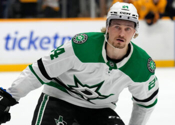 Stars’ Roope Hintz exits late with damage in loss to Wild