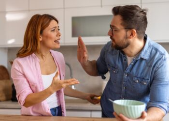 8 Cash Conversations {Couples} Keep away from Till the New Yr