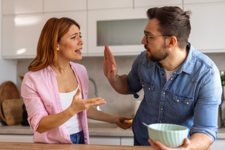 8 Cash Conversations {Couples} Keep away from Till the New Yr