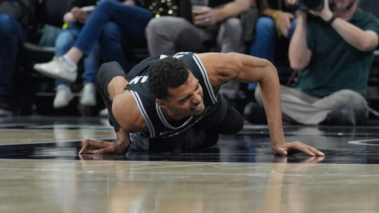 Victor Wembanyama leaves recreation early with harm